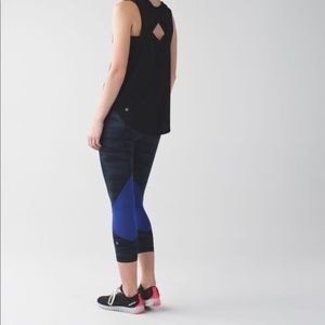 Lululemon Pace Rival Crops Blue Camo size 4